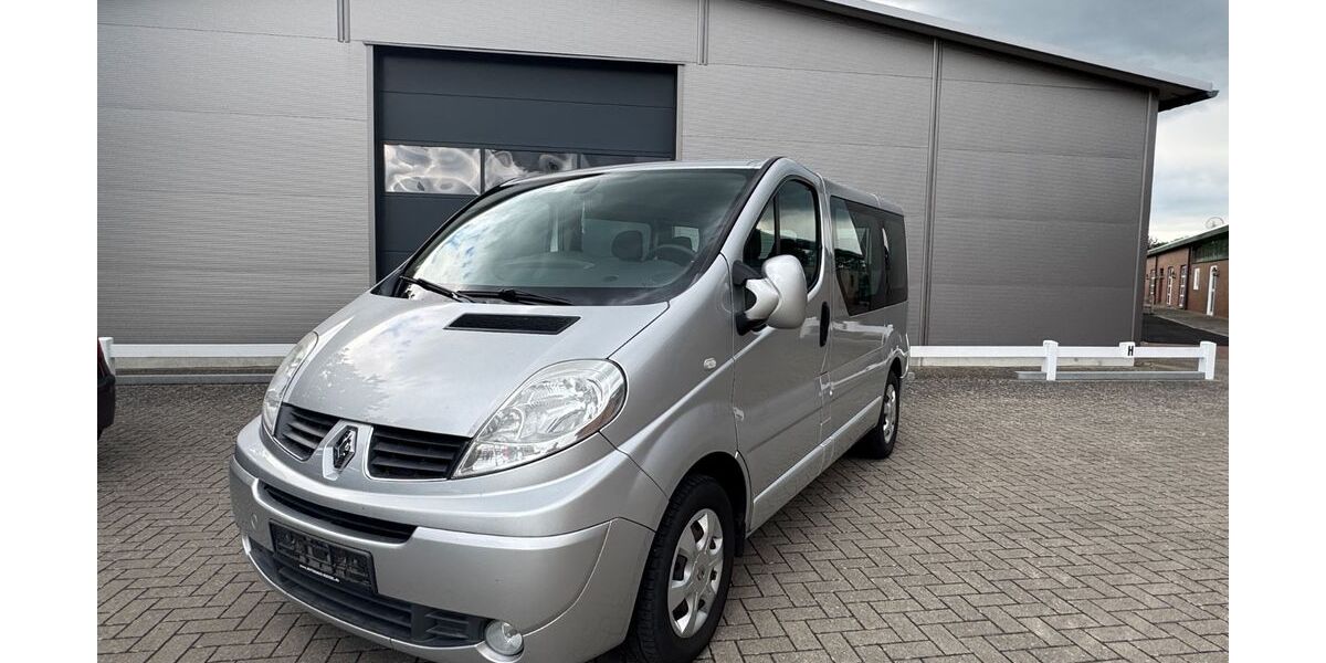 Renault Trafic 153.000 km 8.499 &euro; Ganderkesse 27777